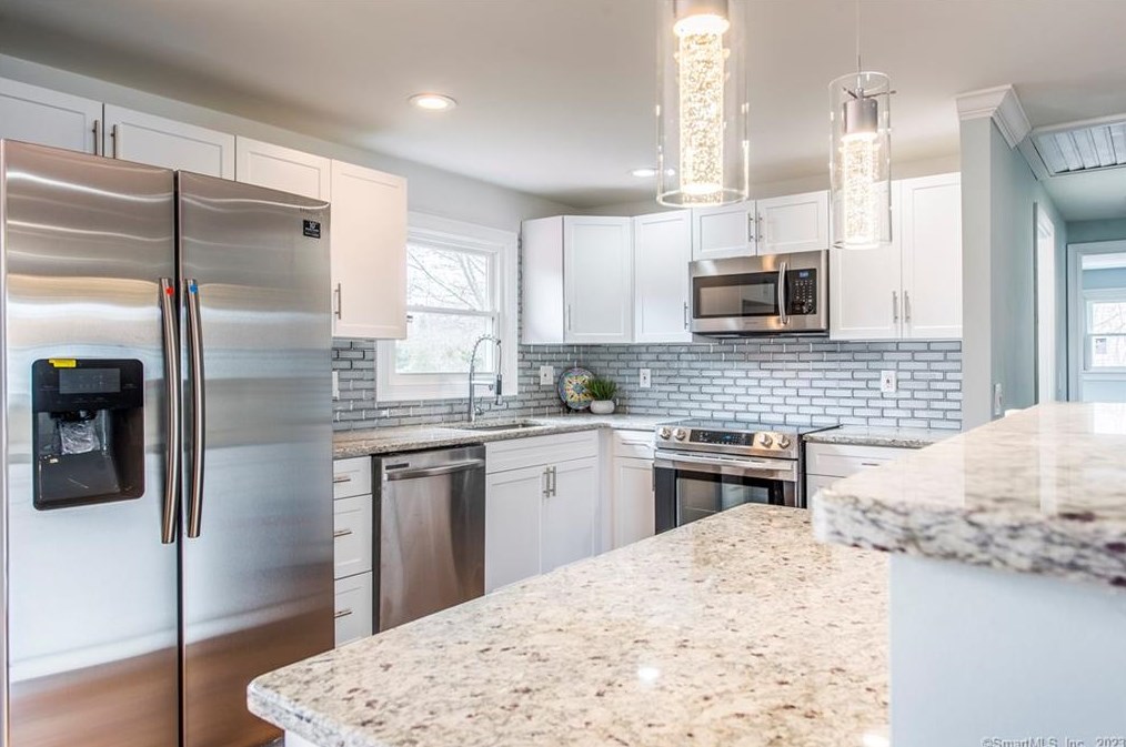 41 Brook St, Hartford CT  06108-1002 exterior