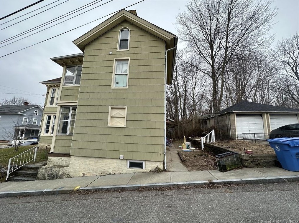 51 Division St, Norwich, CT 06360