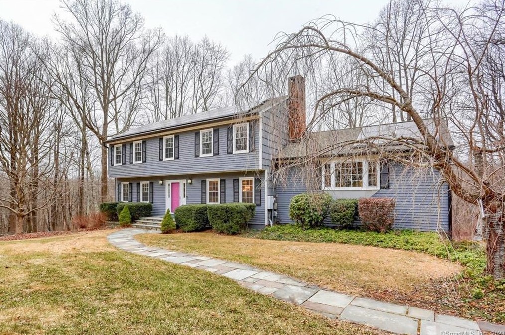 8 Thunder Ridge Rd, Sandy Hook, CT 06482
