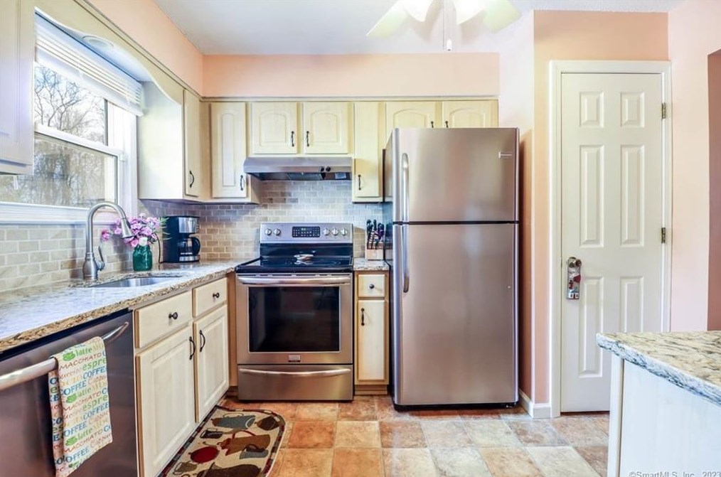25 Padanaram Rd #63, Danbury, CT 06811