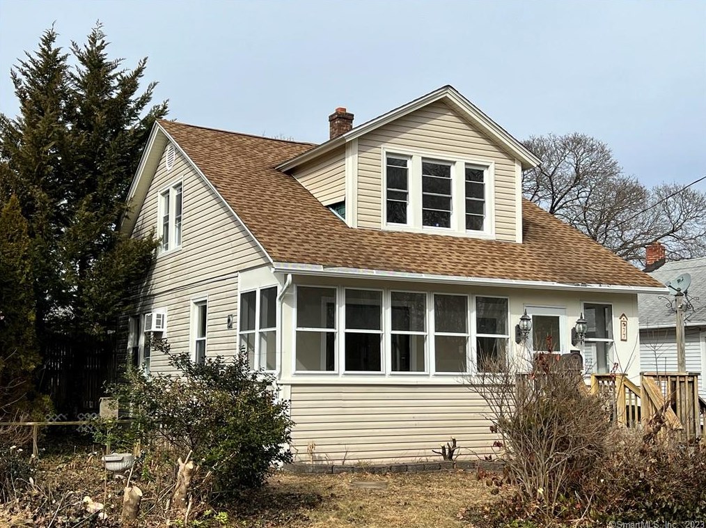 77 Woodmansee Ave, Norwich, CT 06360-6248