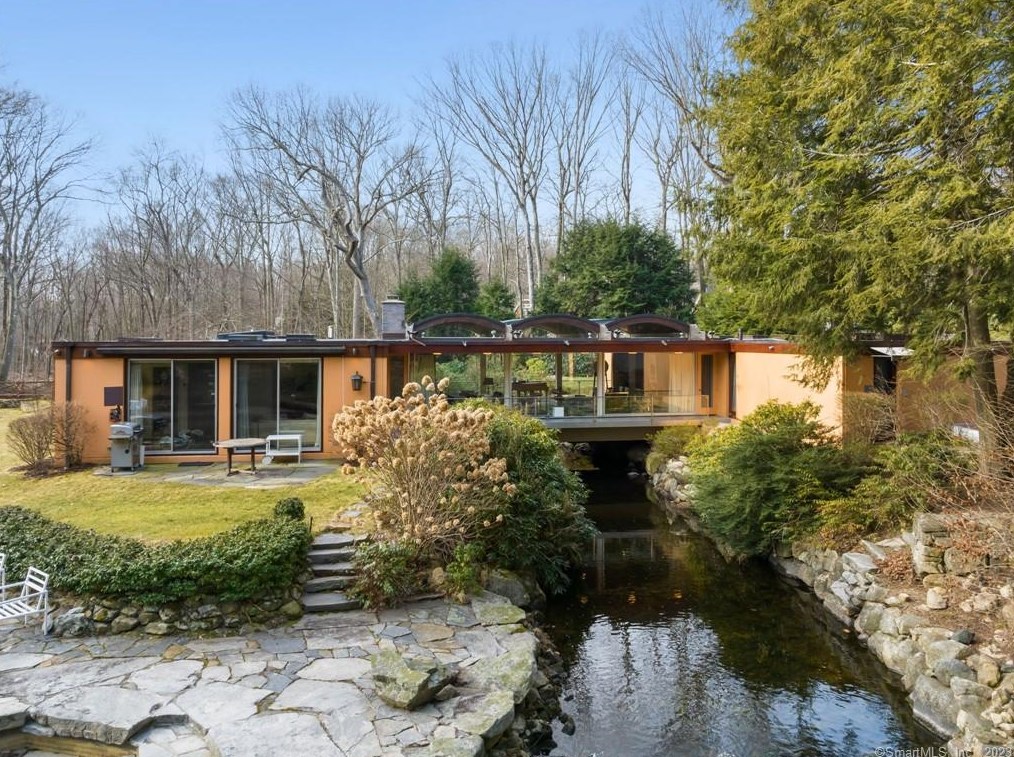93 Louises Ln, New Canaan, CT 06840