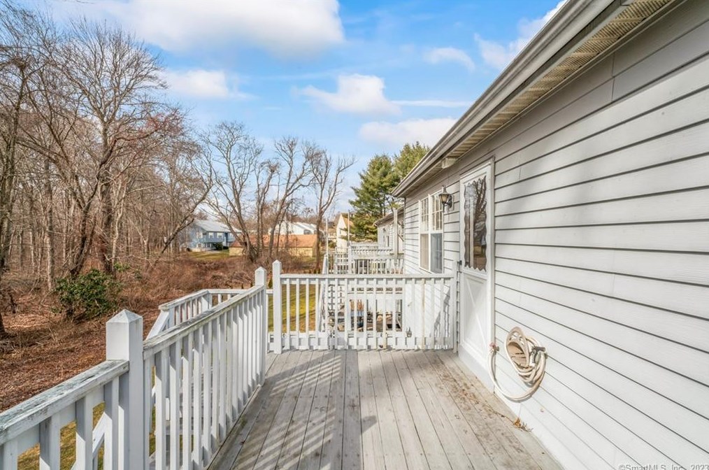 37 Founders Vlg, Clinton CT 06413-1850 exterior