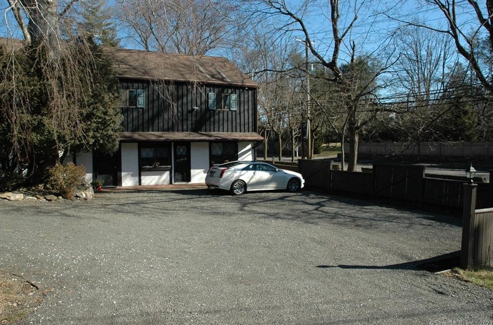 51 Spicer Rd, Westport, CT 06880 exterior