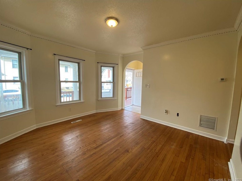 25 Woodlawn Ave, Ansonia, CT 06401