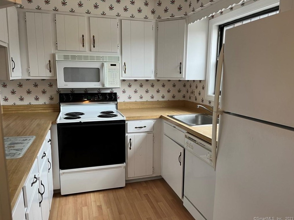 203 Natchaug Dr #203, Meriden, CT 06450