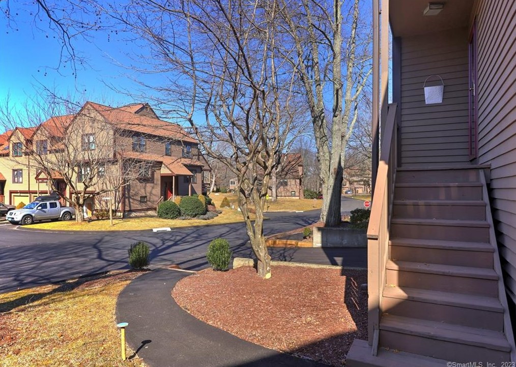 9 Boulder Ridge Rd #monroe, Upper Stepney, CT 06468