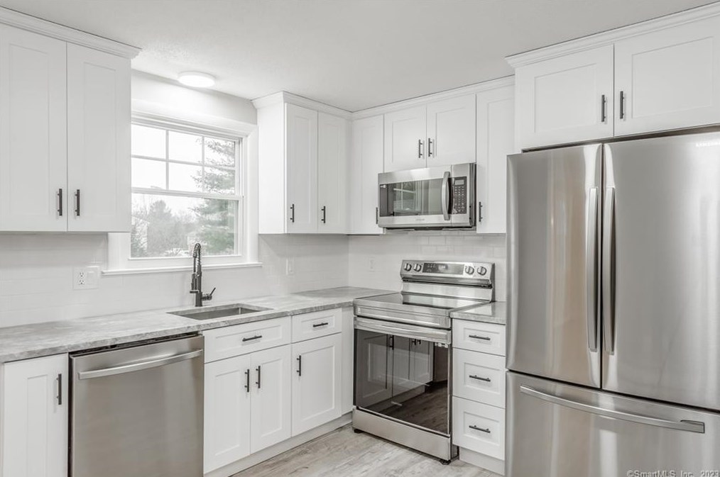 53 Evergreen Rd, Cromwell CT  06416-1638 exterior