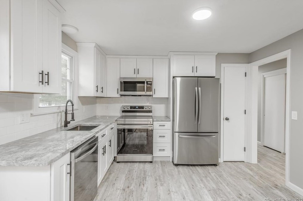 53 Evergreen Rd, Cromwell CT  06416-1638 exterior