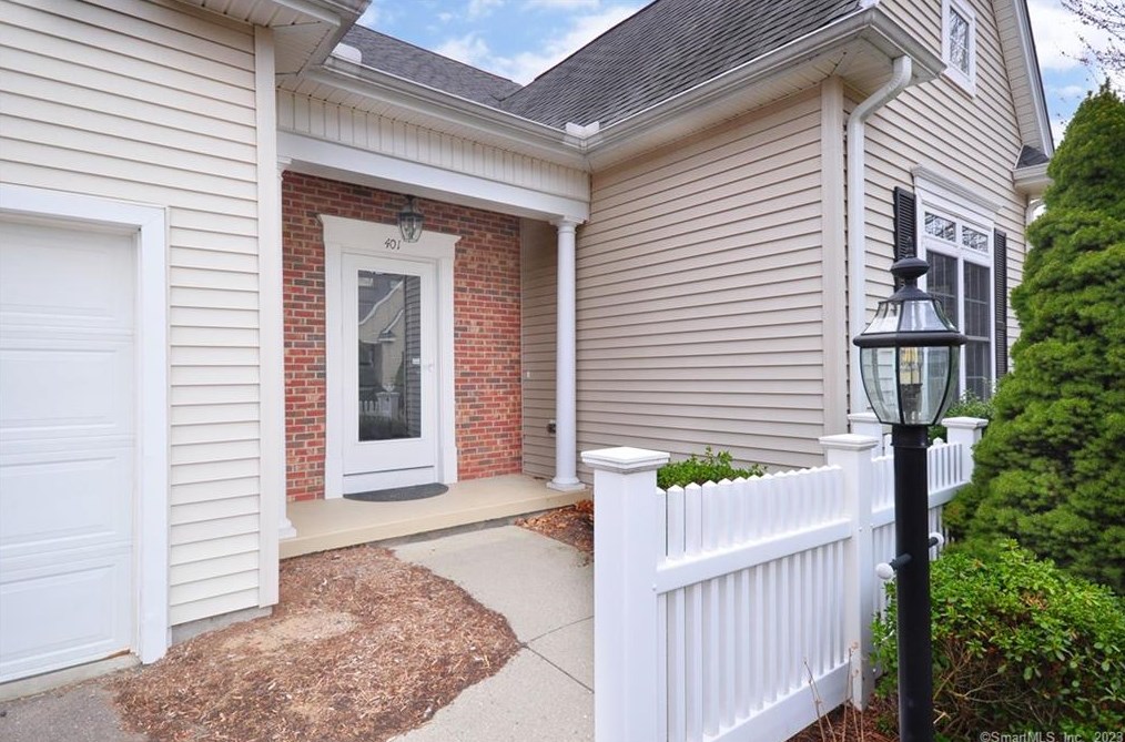401 Pembrooke Ln #401, Windsor, CT 06095