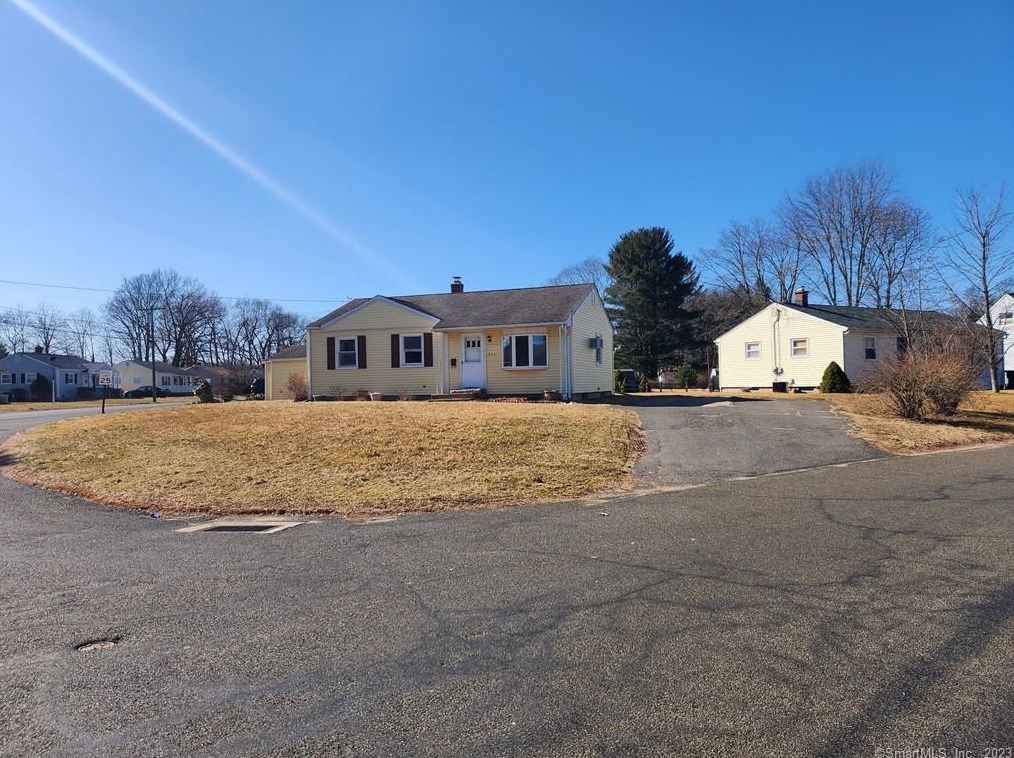 307 Pondview Dr, Southington, CT 06489
