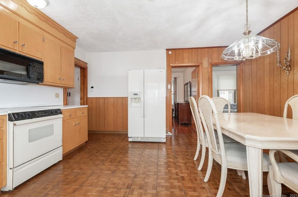 86 Jewett St, Ansonia, CT 06401