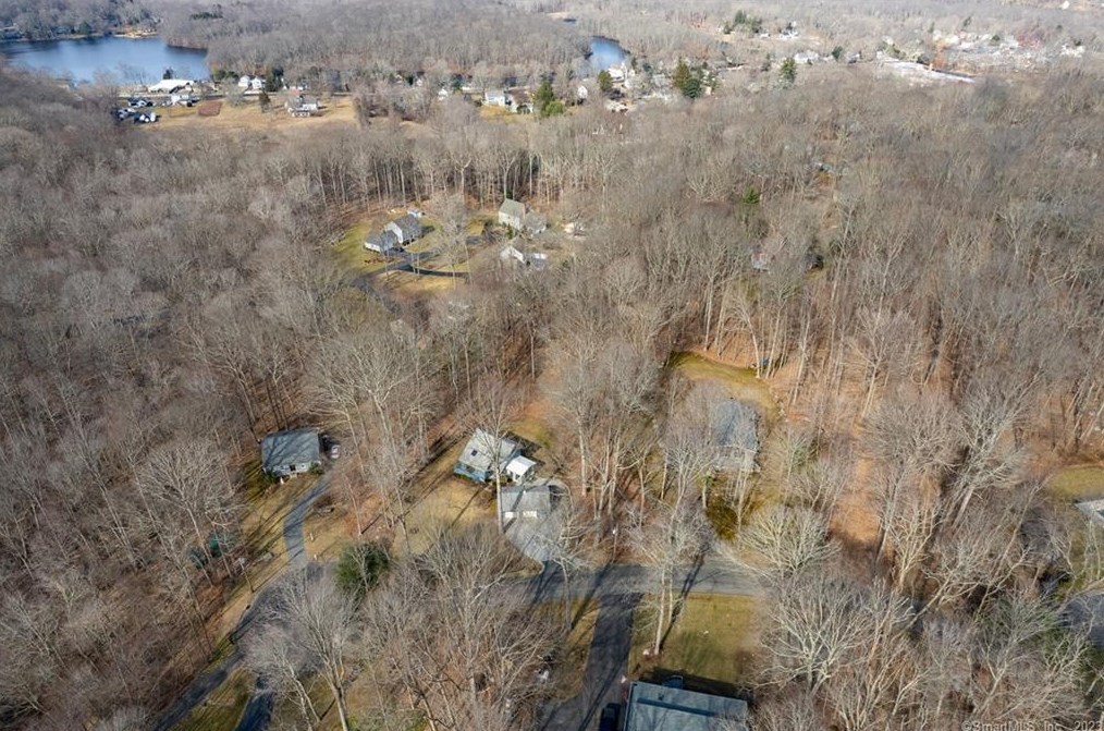 75 Woodland Dr, Centerbrook, CT 06409