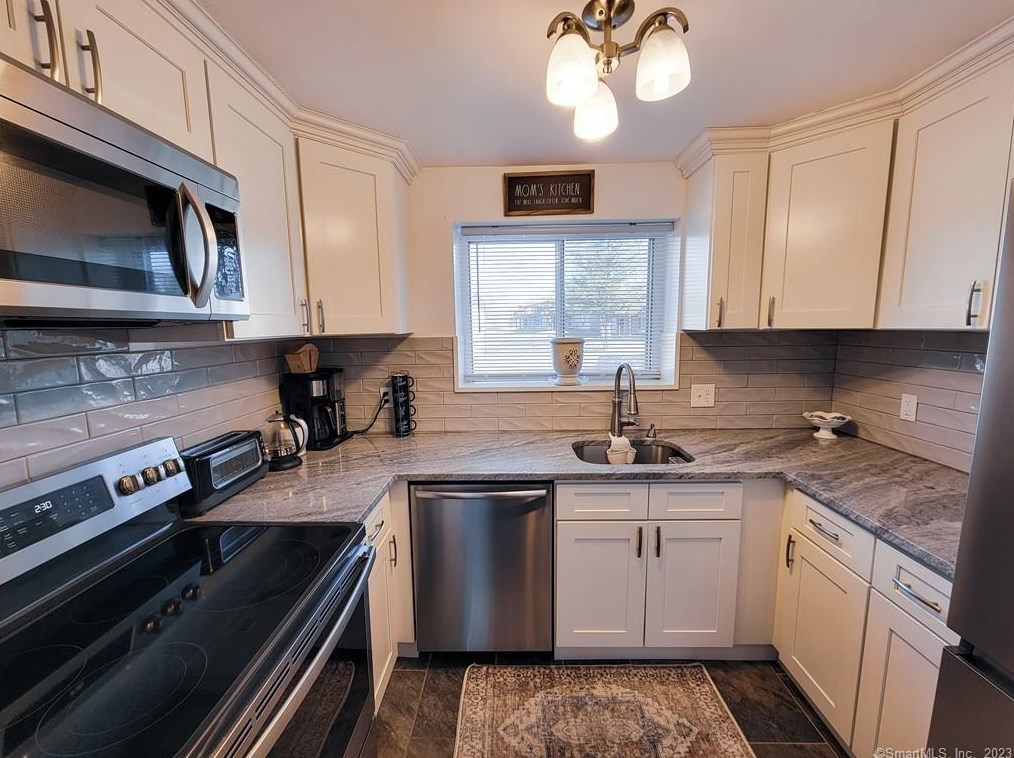 11 Carillon Dr #c, Rocky Hill, CT