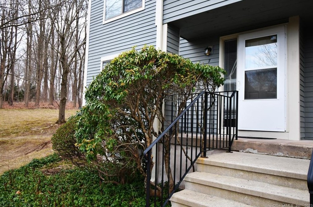 7 Quail Dr #7, Simsbury, CT 06081