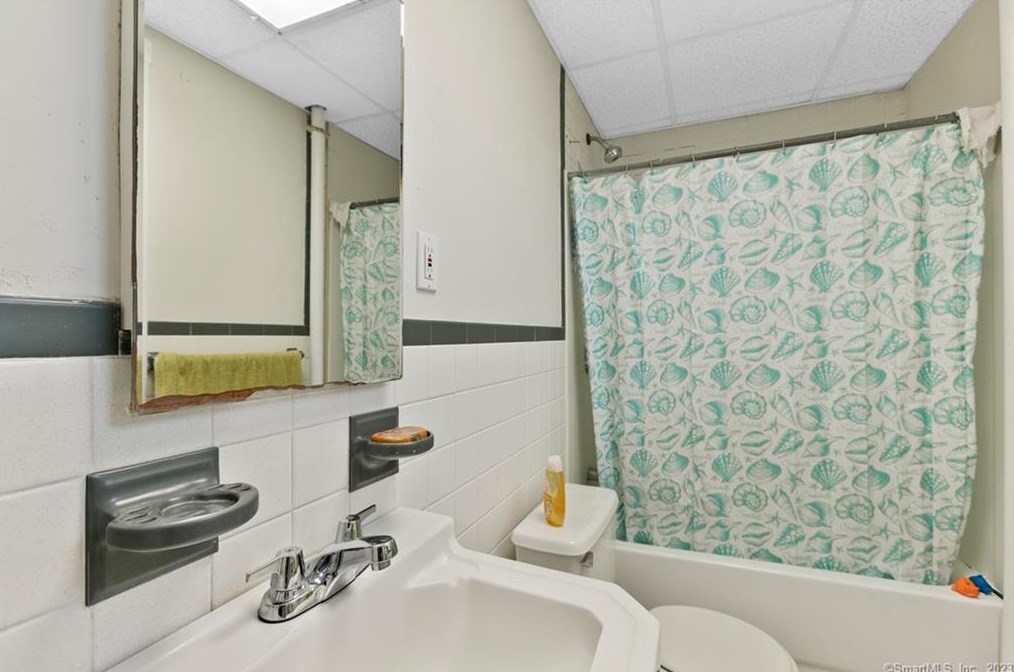 57 Bagley Ave, New Haven CT 06514-4101 exterior