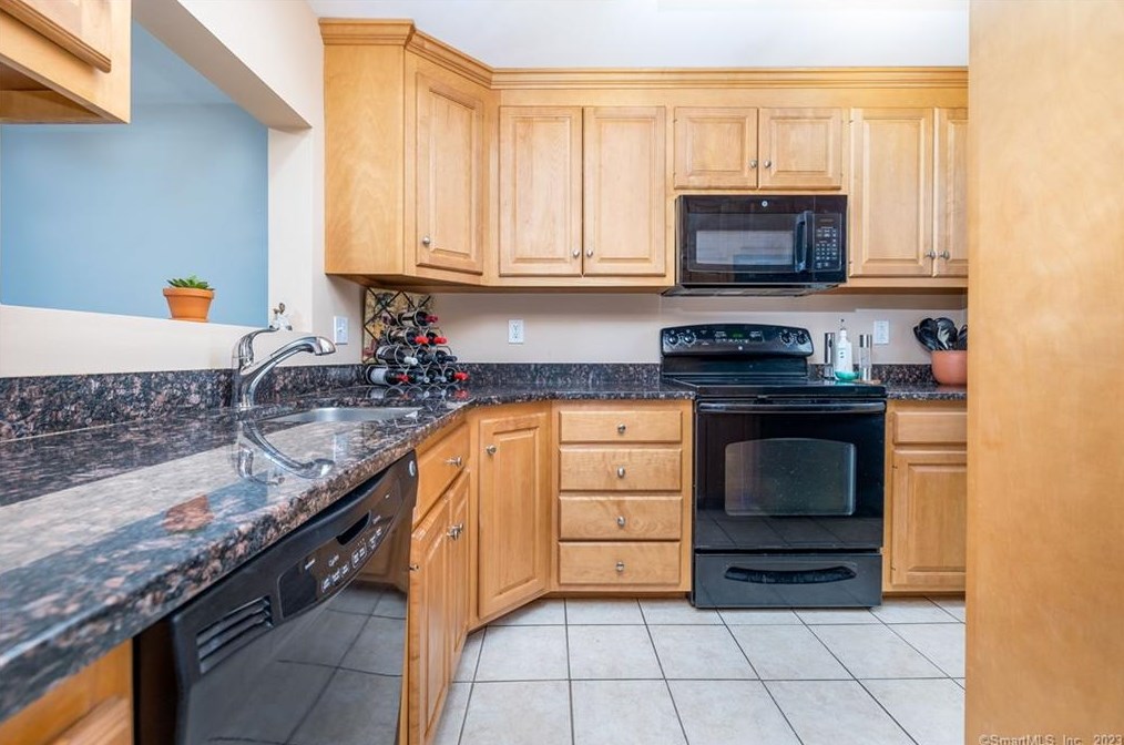 220 Main St #6f, New Hartford, CT 06057
