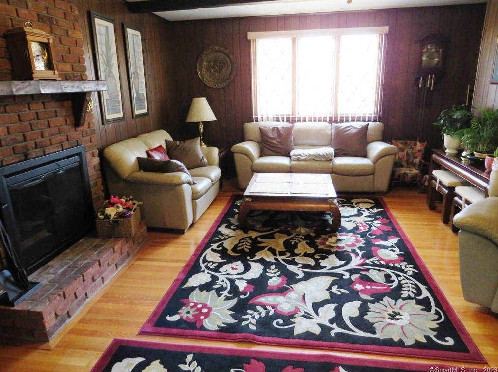 85 Springdale Rd, Hartford, CT 06109-4156