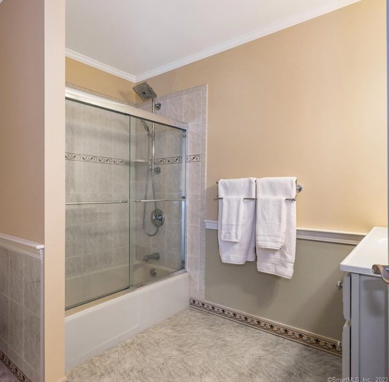 5 Highwood, Simsbury CT  06070-2509 exterior