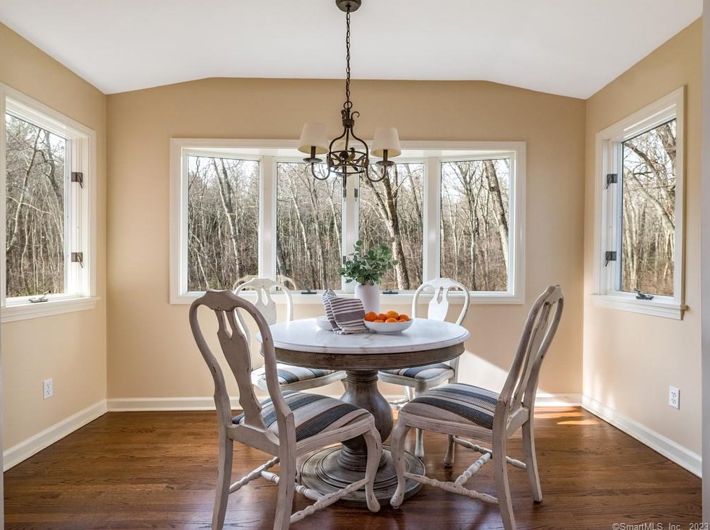 5 Highwood, Simsbury CT  06070-2509 exterior