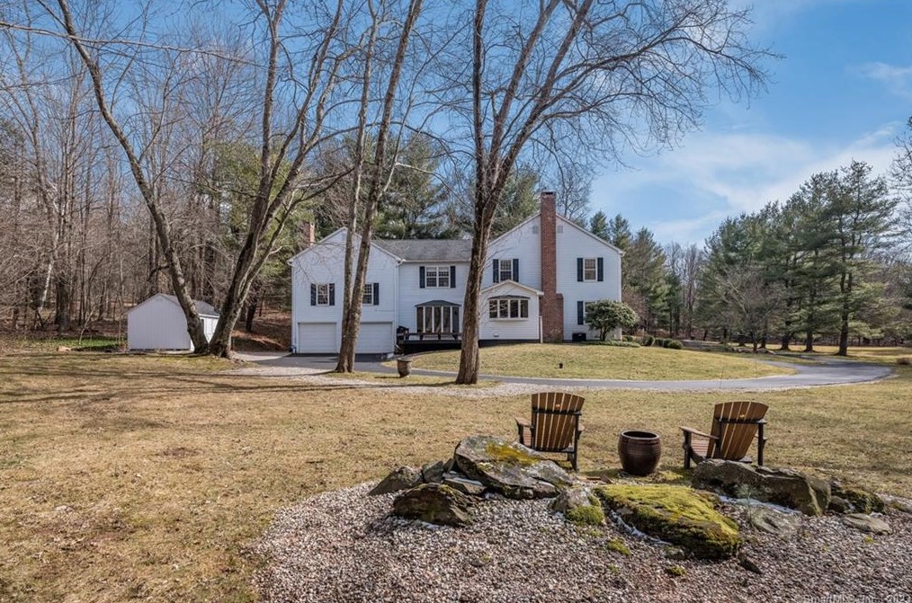 5 Highwood, Simsbury CT  06070-2509 exterior