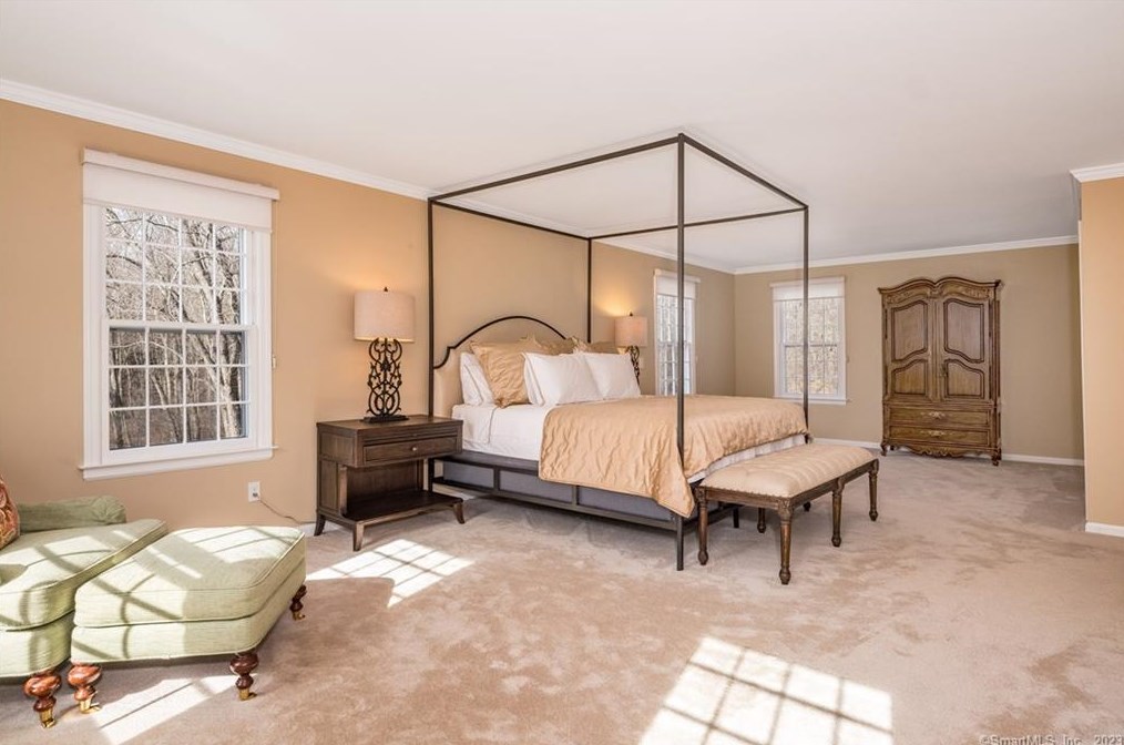 5 Highwood, Simsbury CT  06070-2509 exterior