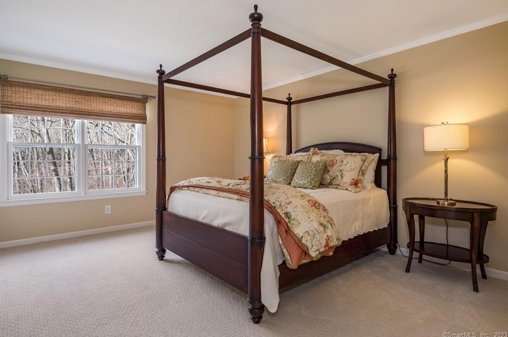 5 Highwood, Simsbury CT  06070-2509 exterior