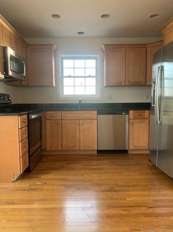 10 Elm St #b, Norwalk, CT 06850