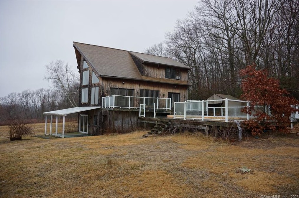 19 Greystone Dr, Uncasville, CT 06382