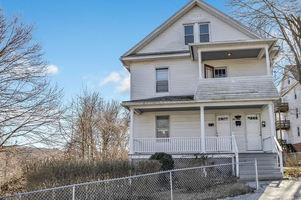 13 Crescent St, Ansonia, CT 06401