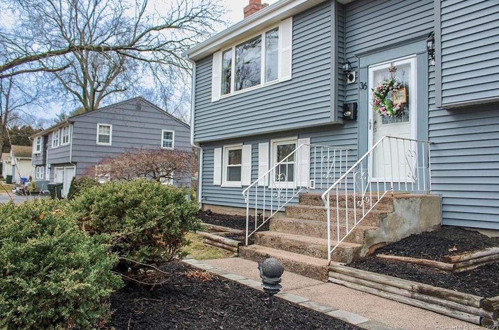 36 Syracuse Dr, Hartford, CT 06108-1324