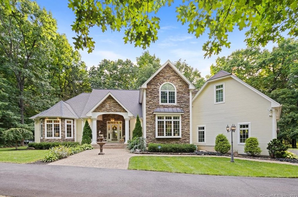 181 Oakridge Rd, Bristol, CT 06010