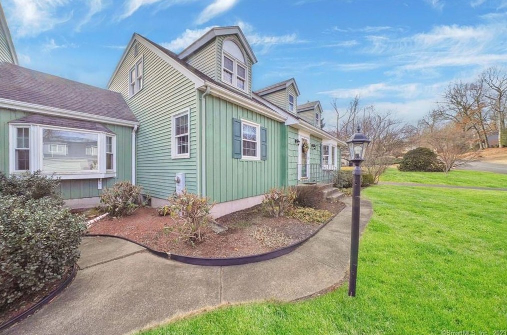 4 Dogwood Ln, Ellington, CT 06029