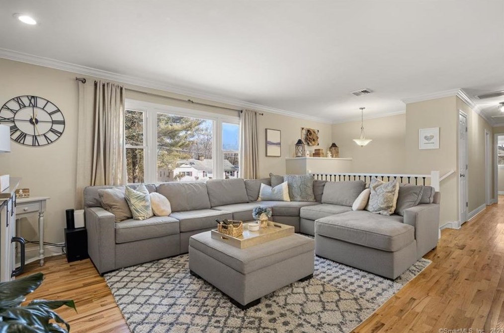 24 Redwood Dr, Bethel, CT 06801