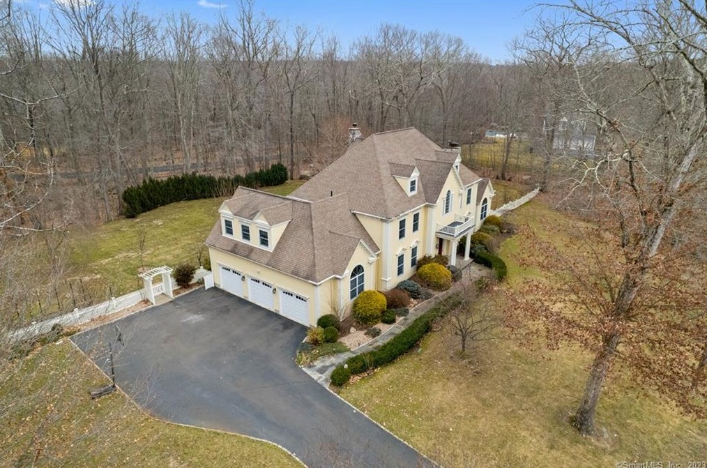 55 Tulip Tree Dr, Guilford, CT 06437 exterior