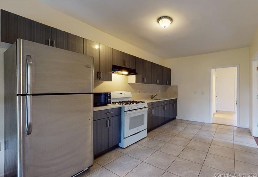 40 Lawrence St #2s, Hartford, CT 06106