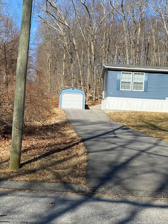 20 Naomi Dr, Gales Ferry, CT 06339