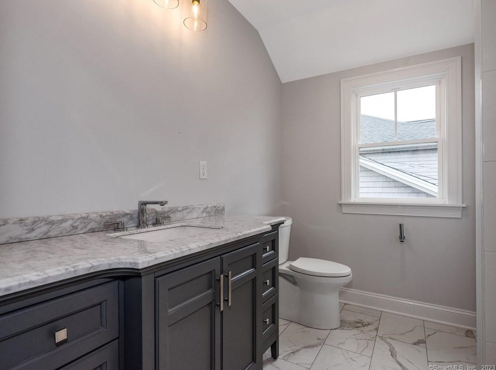 19 Neptune Dr, Fenwick CT  06475-2917 exterior
