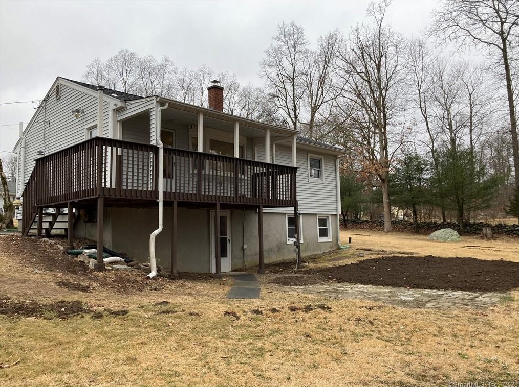 5 Liberty Rd, Chesterfield CT  06370-1212 exterior