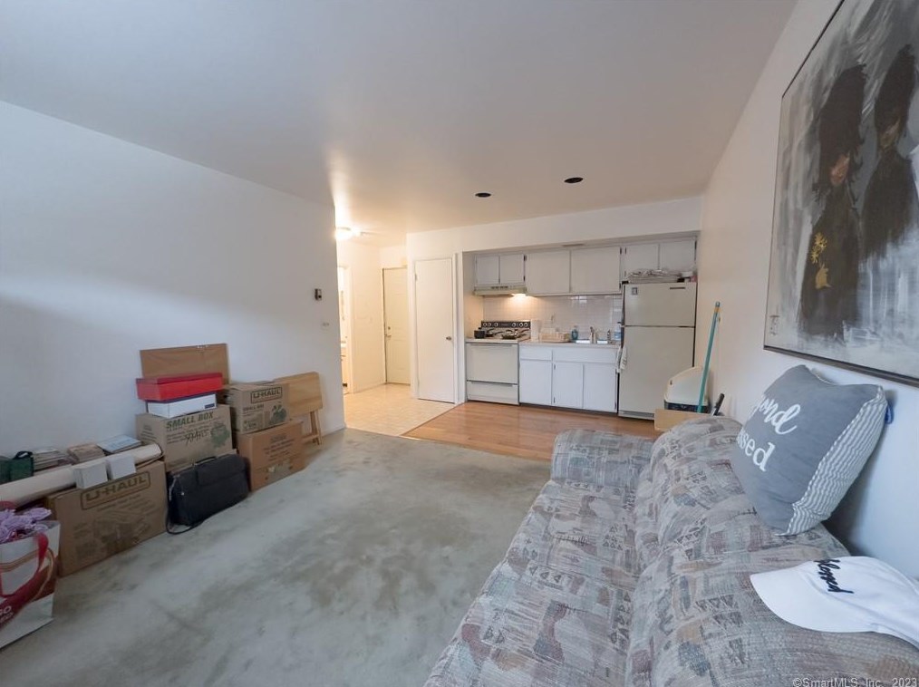 5 W Washington Ave #5, Stamford, CT 06902