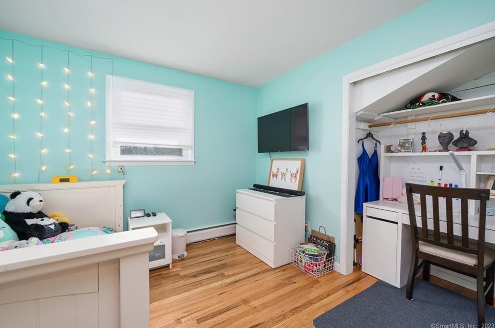 24 Holly Ln, Meriden CT  06450-4749 exterior