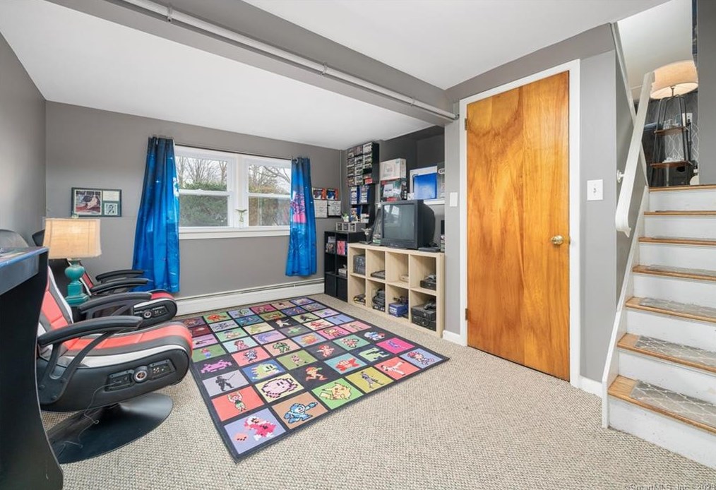 24 Holly Ln, Meriden CT  06450-4749 exterior