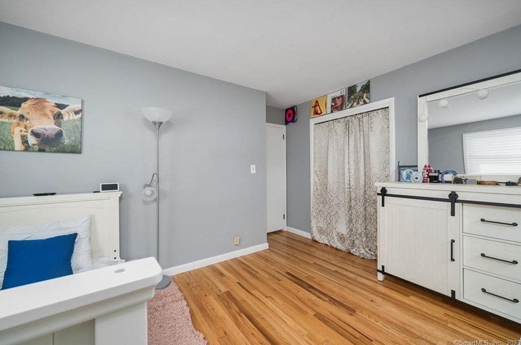 24 Holly Ln, Meriden CT  06450-4749 exterior