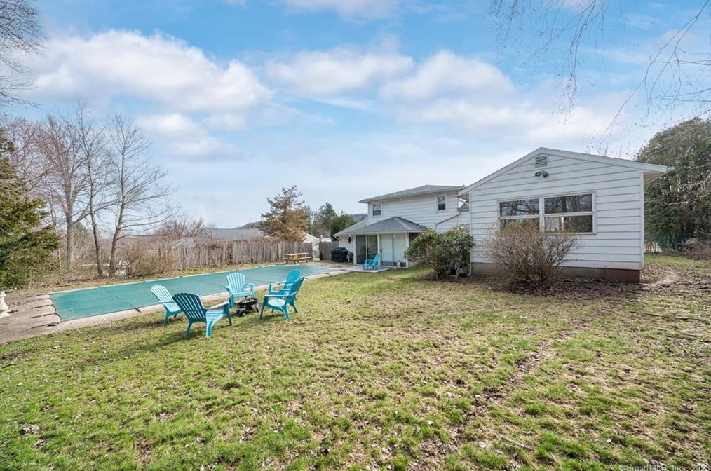 24 Holly Ln, Meriden CT  06450-4749 exterior