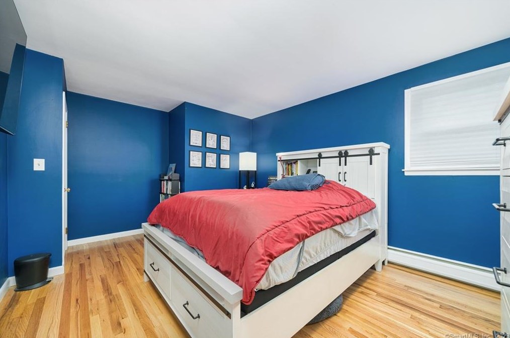 24 Holly Ln, Meriden CT  06450-4749 exterior