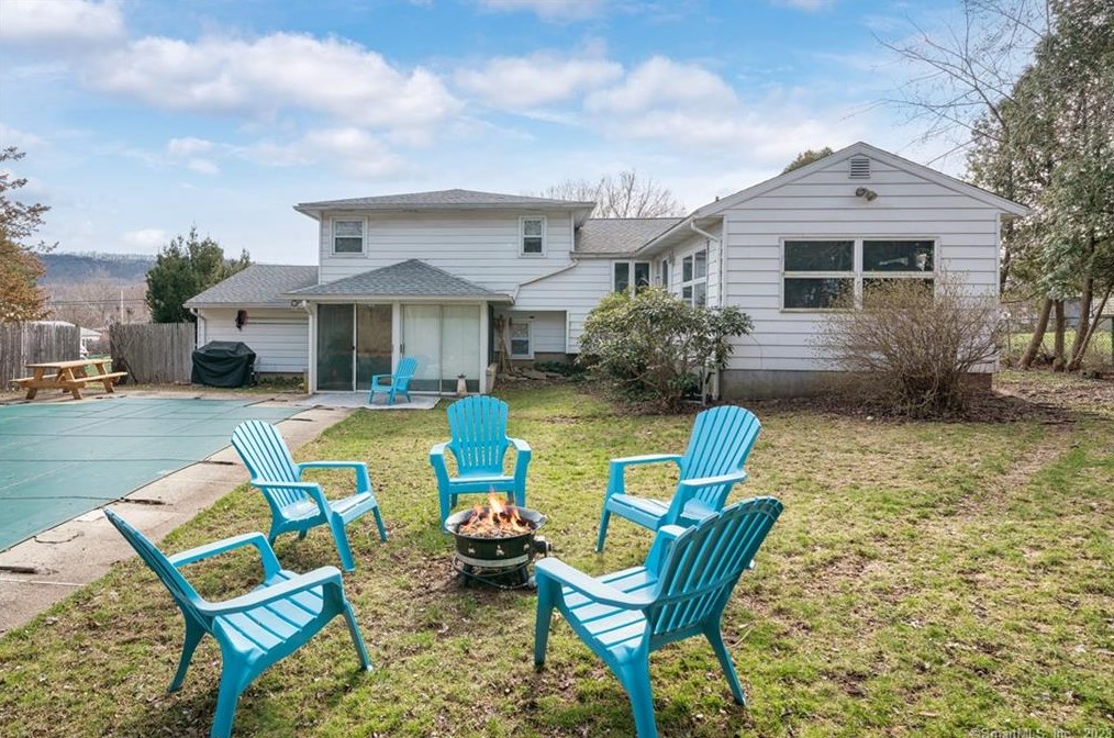 24 Holly Ln, Meriden, CT 06450