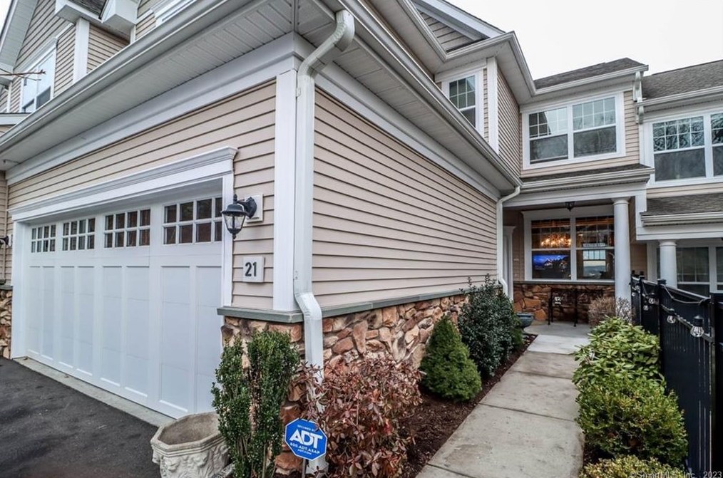 21 Hunting Ridge Ln #21, Bethel, CT 06801