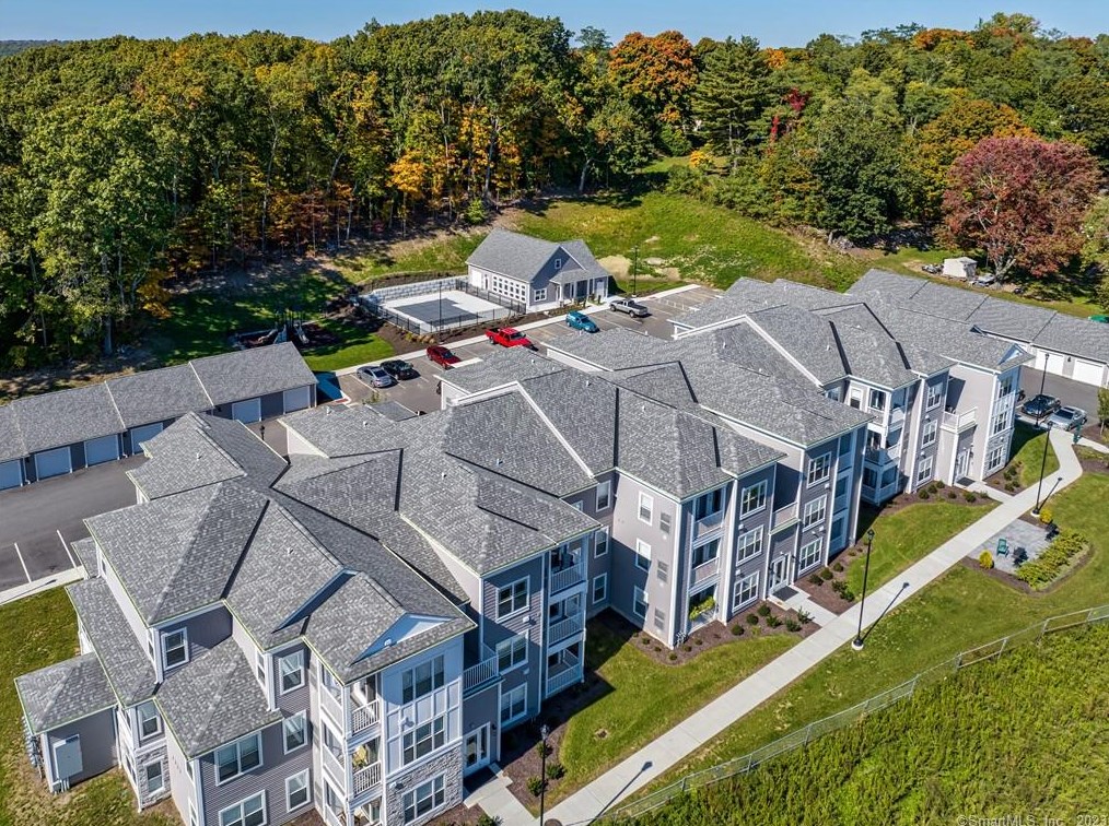 2 Westledge Dr #a310, Norwich, CT 06360