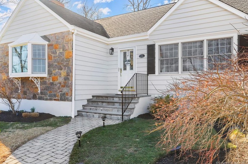 13 Hickory Dr, Greenwich, CT 06831