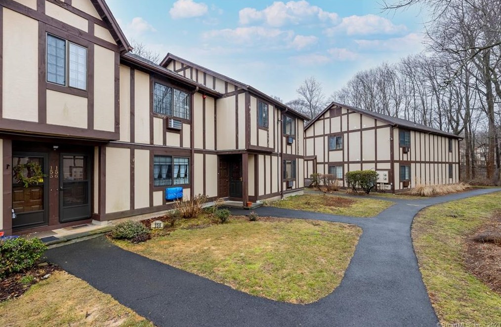153 Foxwood Close #153, Milford, CT 06461